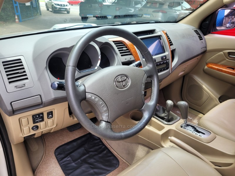 HILUX SW4 3.0 SRV 4X4 7 LUGARES 16V TURBO INTERCOOLER DIESEL 4P AUTOMÁTICO - 2009 - CAXIAS DO SUL