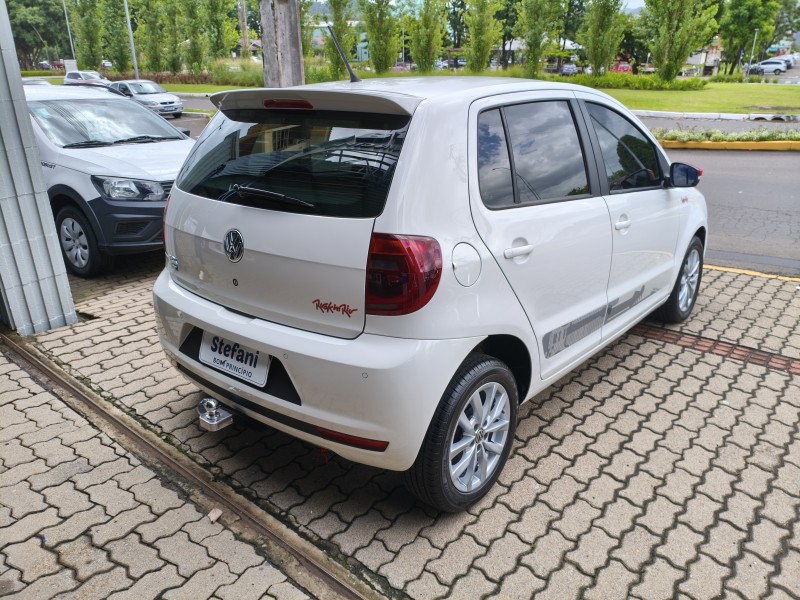 FOX 1.6 MI ROCK IN RIO 8V FLEX 4P MANUAL - 2014 - BOM PRINCíPIO