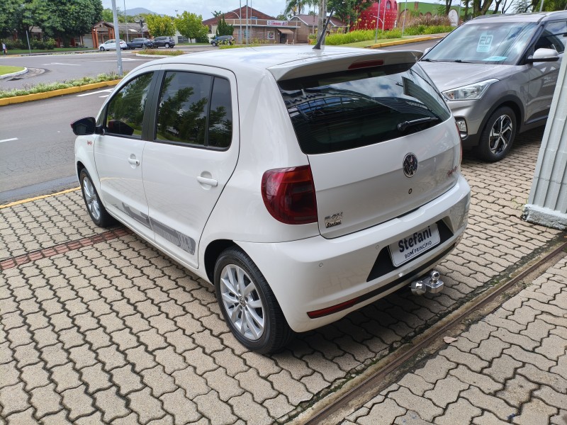 FOX 1.6 MI ROCK IN RIO 8V FLEX 4P MANUAL - 2014 - BOM PRINCíPIO