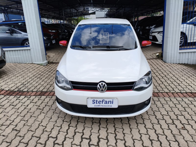 FOX 1.6 MI ROCK IN RIO 8V FLEX 4P MANUAL - 2014 - BOM PRINCíPIO