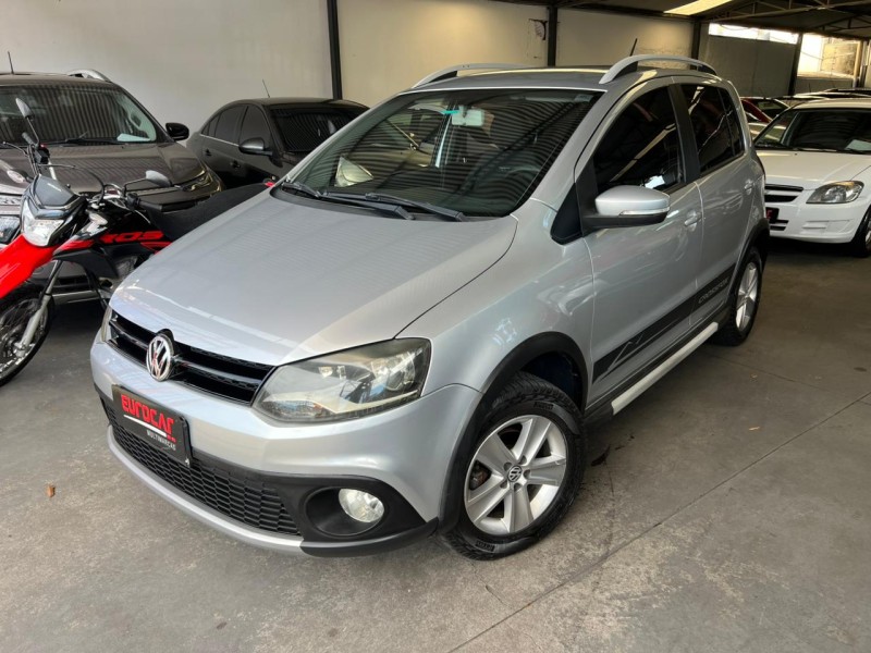 VOLKSWAGEN - CROSSFOX - 2010/2011 - Prata - R$ 40.900,00