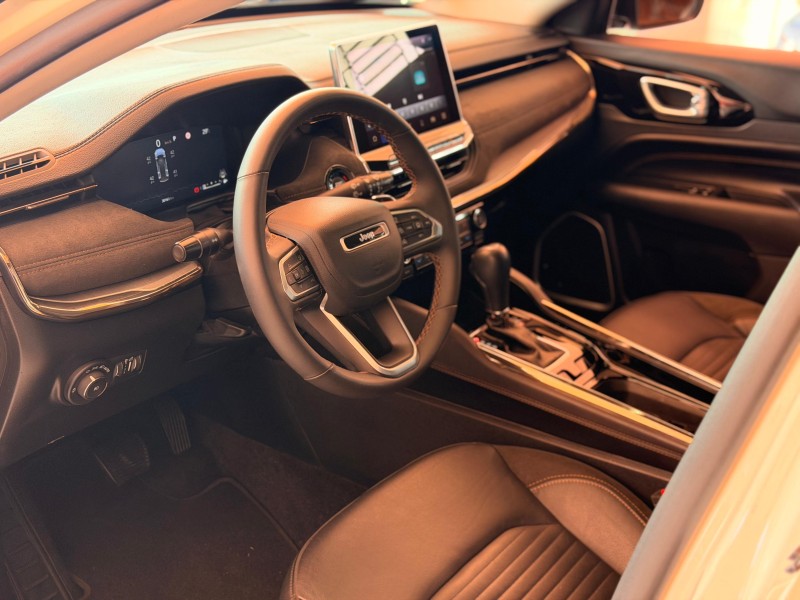 COMMANDER  - 2025 - CANELA