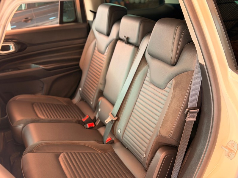 COMMANDER  - 2025 - CANELA