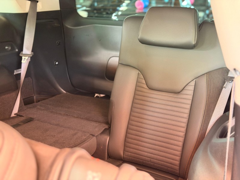 COMMANDER  - 2025 - CANELA