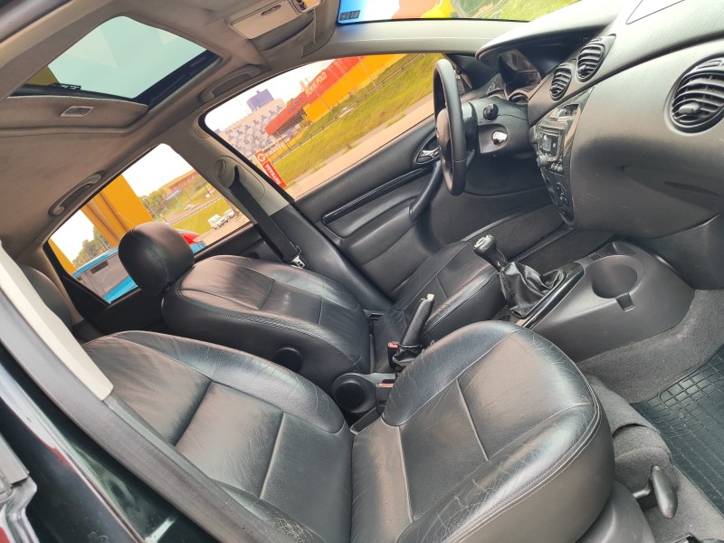 FOCUS 2.0 GHIA 16V GASOLINA 4P MANUAL - 2006 - FARROUPILHA