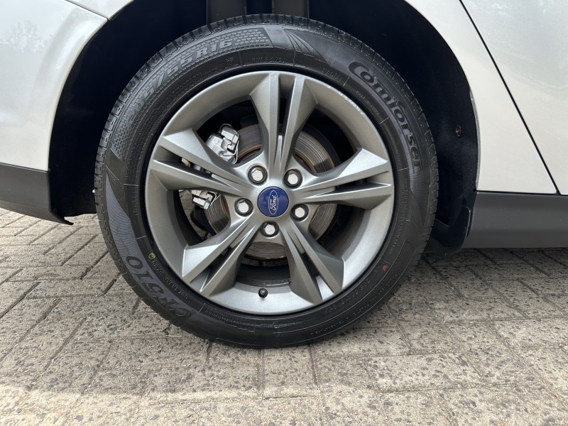 FOCUS 1.6 SE HATCH 16V FLEX 4P AUTOMÁTICO - 2015 - CAXIAS DO SUL