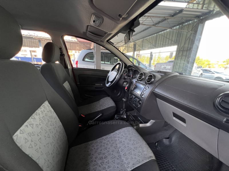 FIESTA 1.6 MPI SEDAN 8V FLEX 4P MANUAL - 2011 - BOM PRINCíPIO