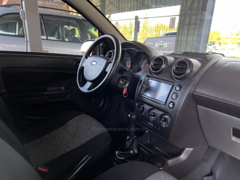 FIESTA 1.6 MPI SEDAN 8V FLEX 4P MANUAL - 2011 - BOM PRINCíPIO