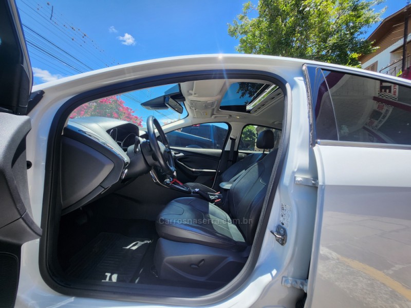 FOCUS 2.0 TITANIUM PLUS 16V FLEX 4P AUTOMÁTICO - 2016 - VERANóPOLIS