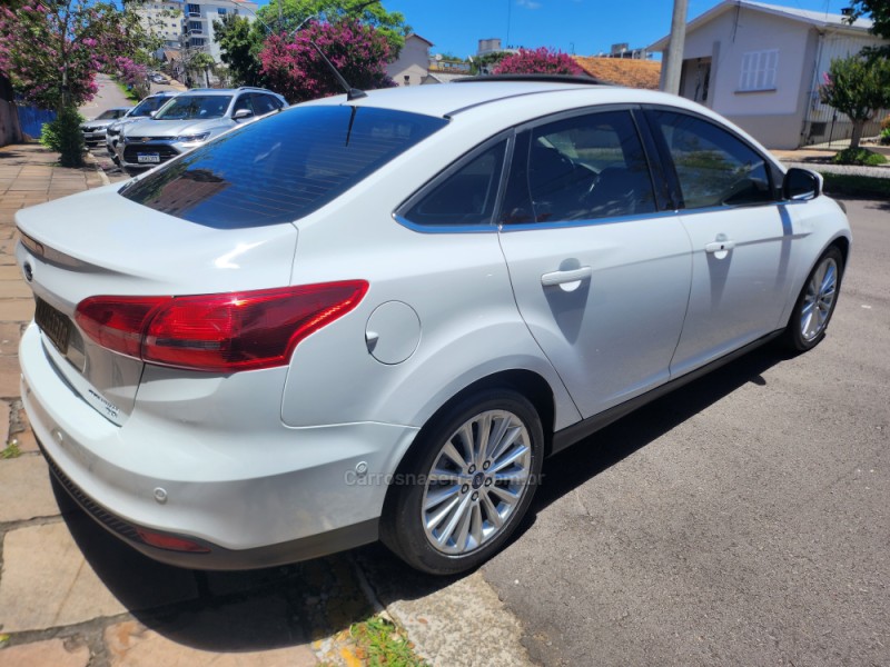 FOCUS 2.0 TITANIUM PLUS 16V FLEX 4P AUTOMÁTICO - 2016 - VERANóPOLIS