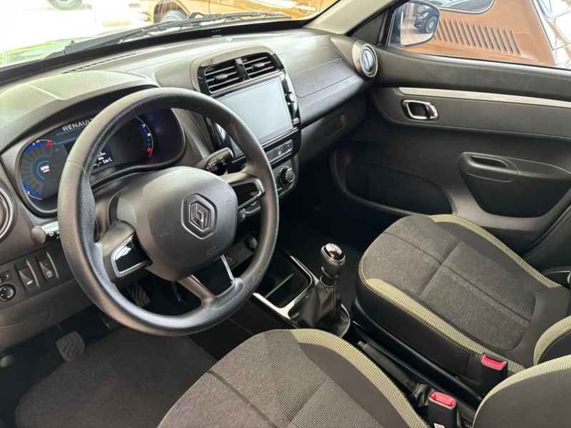 KWID 1.0 12V OUTSIDER FLEX 4P MANUAL - 2023 - NOVA PETRóPOLIS