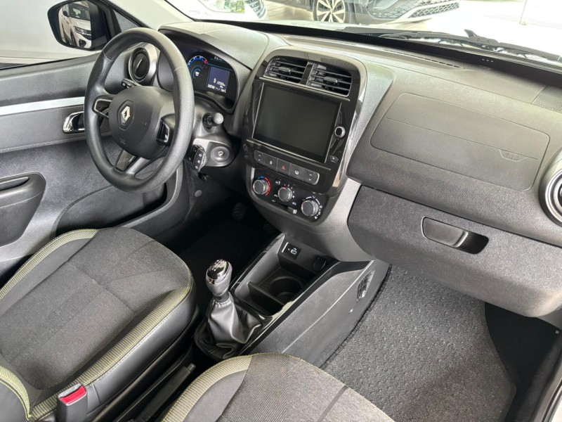 KWID 1.0 12V OUTSIDER FLEX 4P MANUAL - 2023 - NOVA PETRóPOLIS