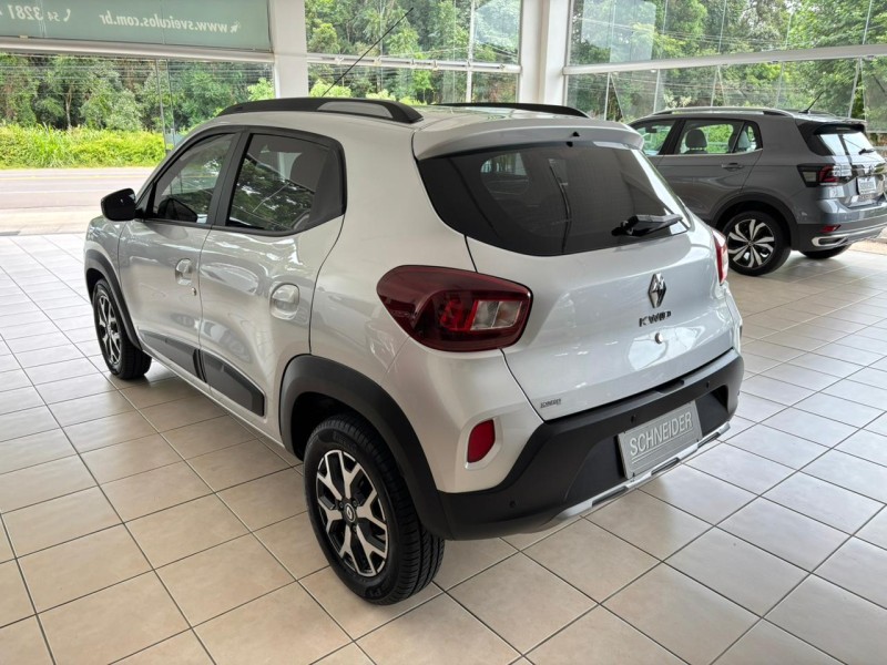 KWID 1.0 12V OUTSIDER FLEX 4P MANUAL - 2023 - NOVA PETRóPOLIS
