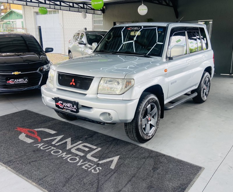pajero tr4 2.0 4x4 16v 131cv gasolina 4p automatico 2003 canela