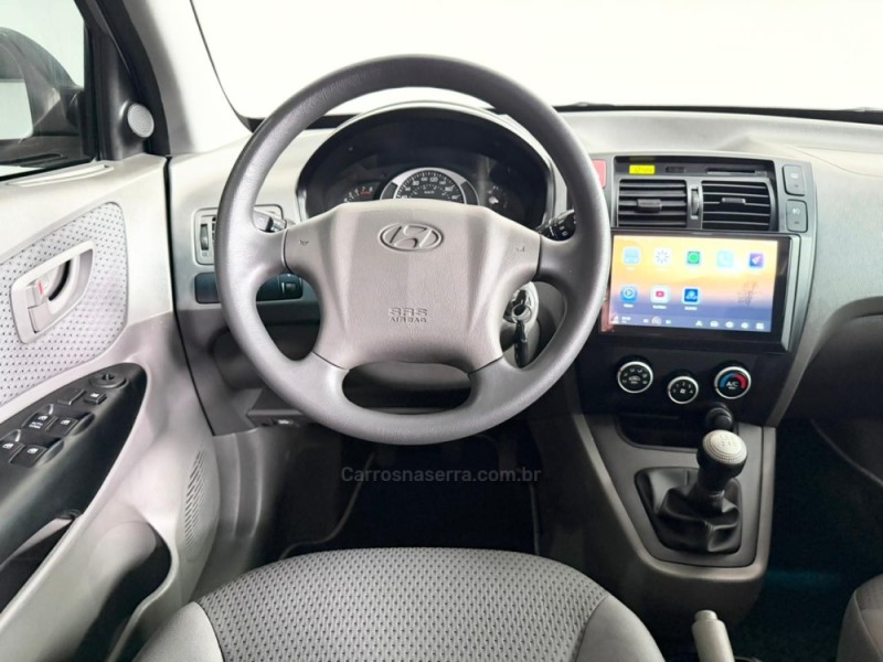 TUCSON 2.0 MPFI GL 16V 142CV 2WD GASOLINA 4P MANUAL - 2011 - NOVO HAMBURGO