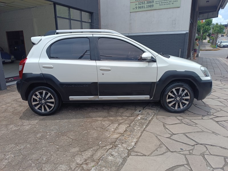ETIOS CROSS 1.5 16V FLEX 4P MANUAL - 2014 - FLORES DA CUNHA