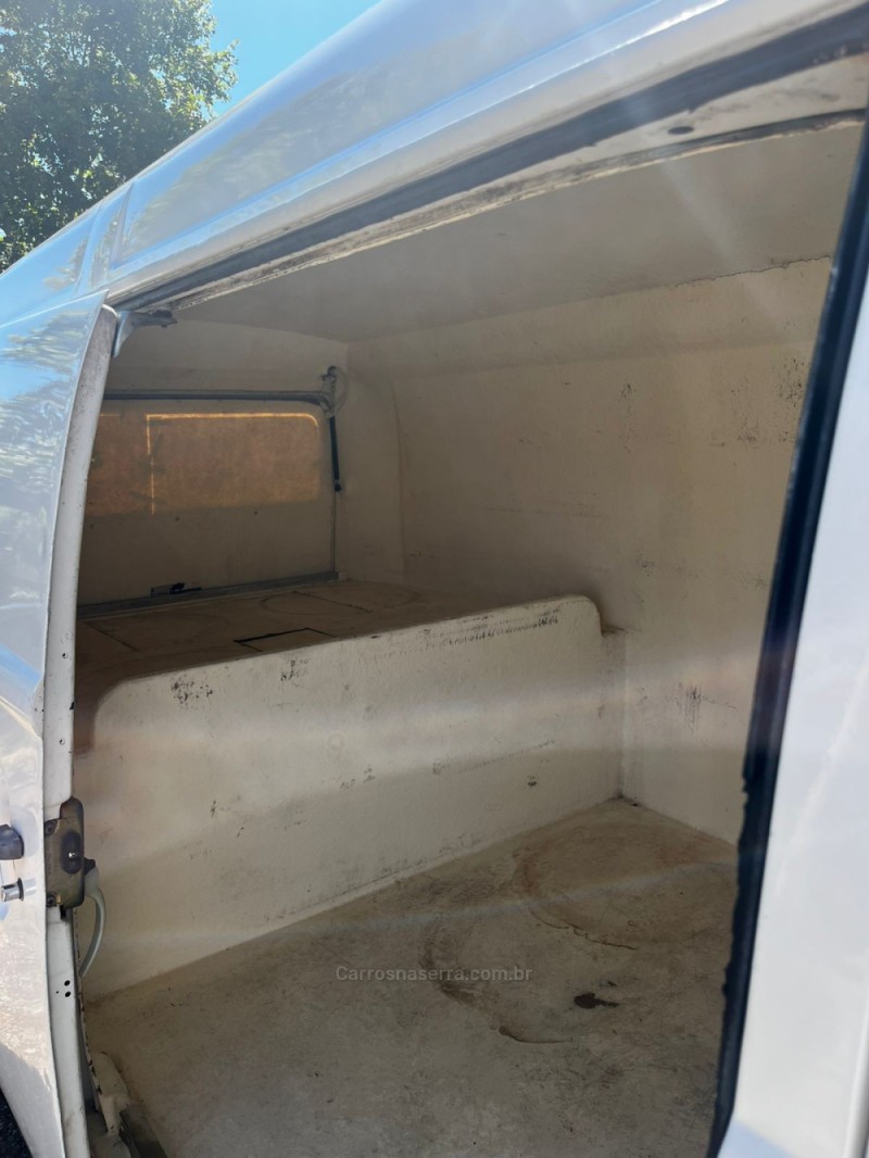 KOMBI 1.4 MI FURGÃO 8V FLEX 3P MANUAL - 2014 - CARLOS BARBOSA