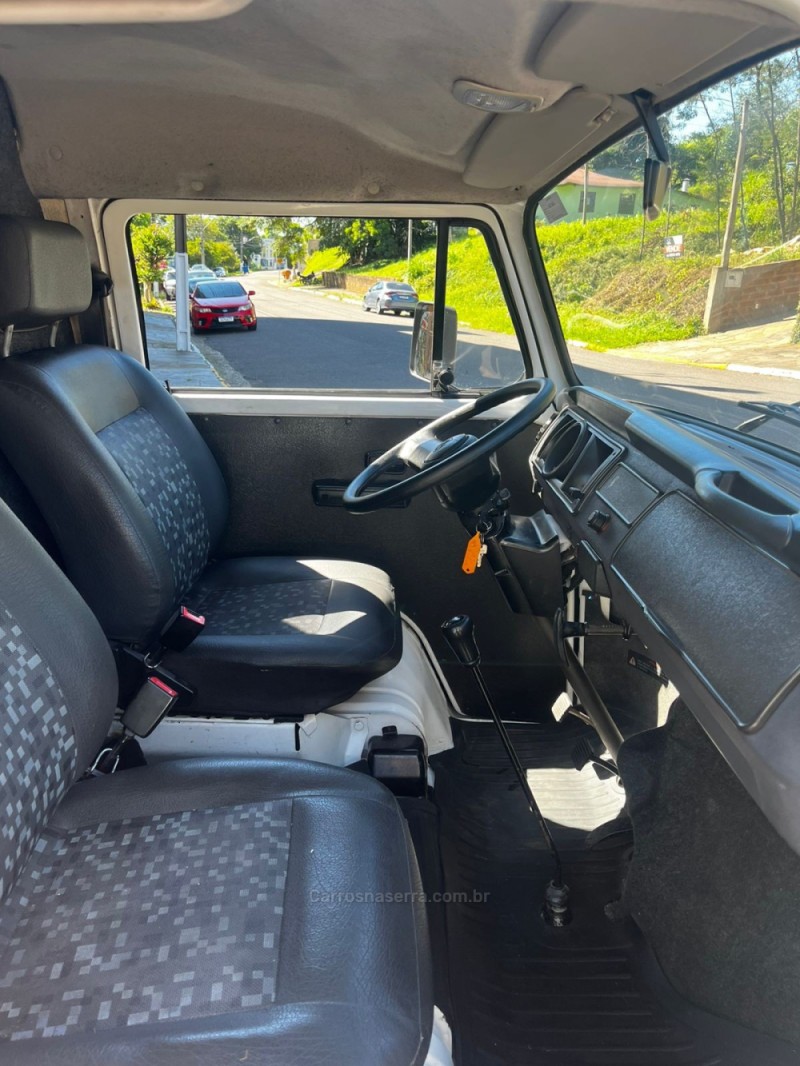 KOMBI 1.4 MI FURGÃO 8V FLEX 3P MANUAL - 2014 - CARLOS BARBOSA