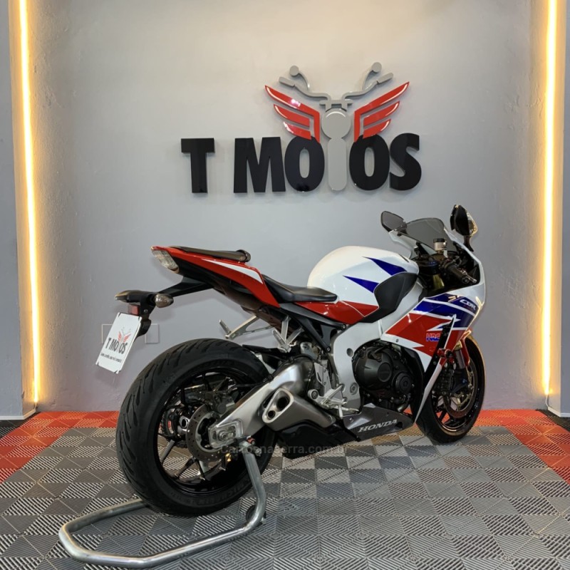 CBR 1000RR FIREBLADE - 2013 - PORTãO