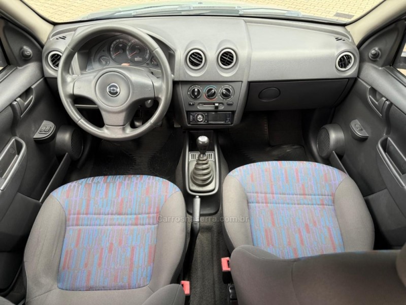 CELTA 1.0 MPFI SPIRIT 8V FLEX 4P MANUAL - 2011 - IVOTI