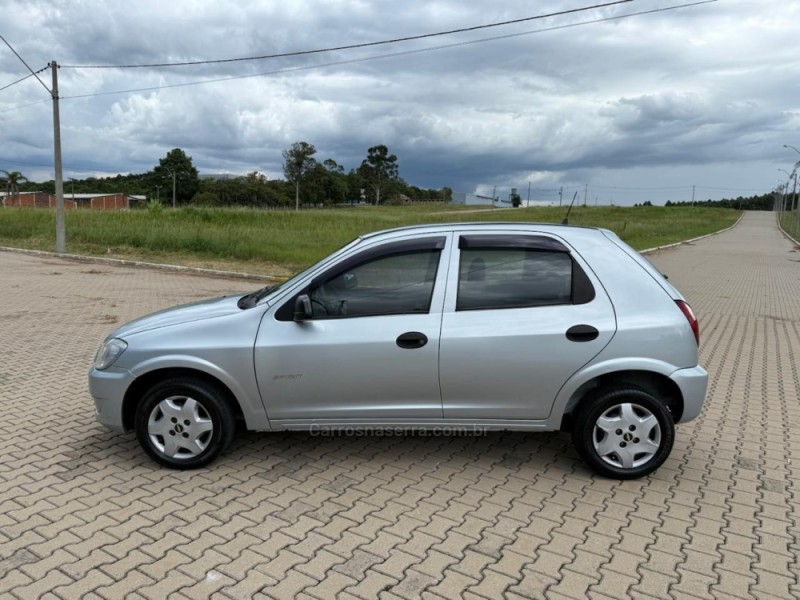 CELTA 1.0 MPFI SPIRIT 8V FLEX 4P MANUAL - 2011 - IVOTI