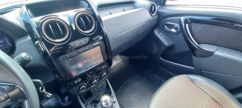 DUSTER 1.6 DYNAMIQUE 4X2 16V FLEX 4P MANUAL - 2016 - PICADA CAFé