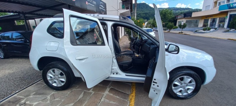 DUSTER 1.6 DYNAMIQUE 4X2 16V FLEX 4P MANUAL - 2016 - PICADA CAFé