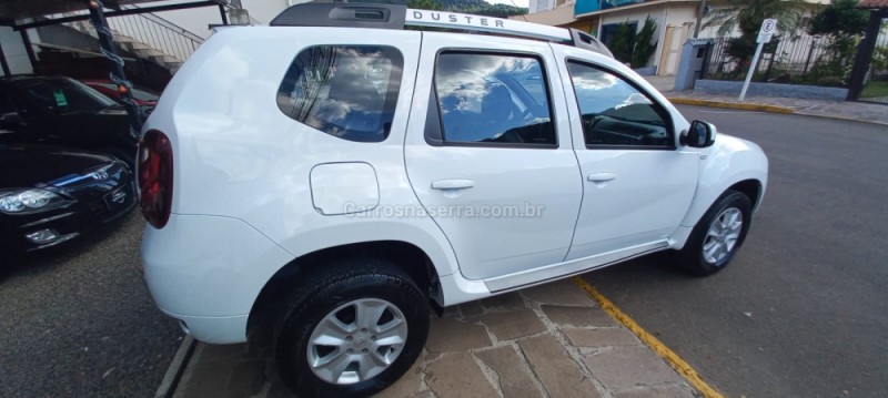DUSTER 1.6 DYNAMIQUE 4X2 16V FLEX 4P MANUAL - 2016 - PICADA CAFé