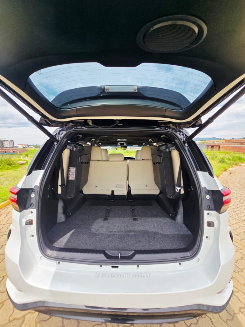 HILUX SW4 2.8 SRX 4X4 DIAMOND 16V TURBO DIESEL 4P 7 LUGARES AUTOMÁTICO - 2024 - LAJEADO