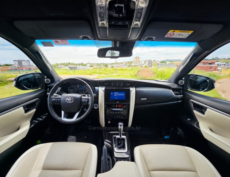 HILUX SW4 2.8 SRX 4X4 DIAMOND 16V TURBO DIESEL 4P 7 LUGARES AUTOMÁTICO - 2024 - LAJEADO