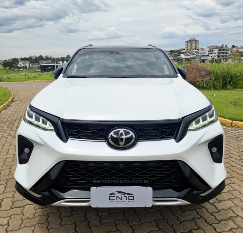 HILUX SW4 2.8 SRX 4X4 DIAMOND 16V TURBO DIESEL 4P 7 LUGARES AUTOMÁTICO - 2024 - LAJEADO