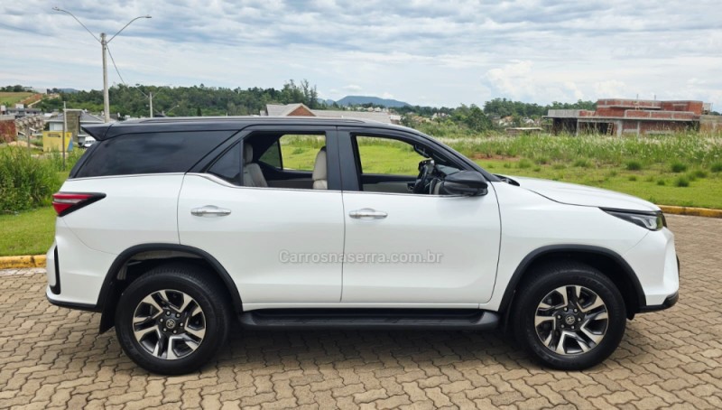 HILUX SW4 2.8 SRX 4X4 DIAMOND 16V TURBO DIESEL 4P 7 LUGARES AUTOMÁTICO - 2024 - LAJEADO