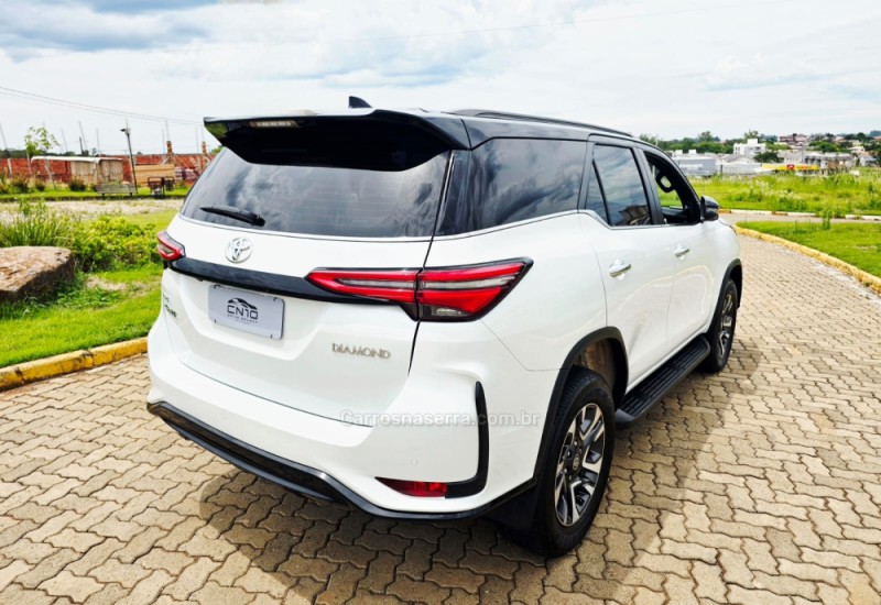 HILUX SW4 2.8 SRX 4X4 DIAMOND 16V TURBO DIESEL 4P 7 LUGARES AUTOMÁTICO - 2024 - LAJEADO