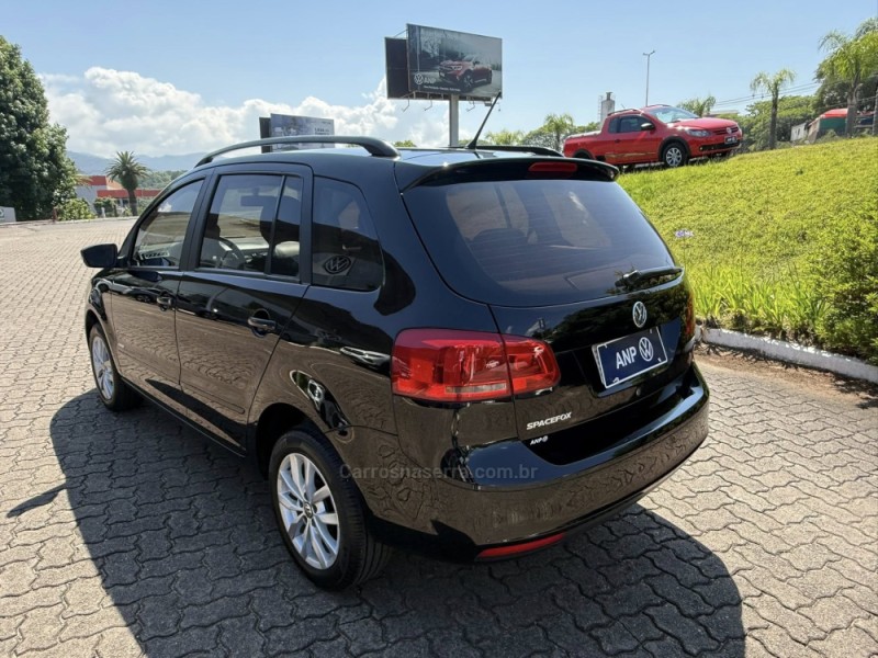 SPACEFOX 1.6 MI TREND 8V FLEX 4P MANUAL - 2013 - NOVA PETRóPOLIS