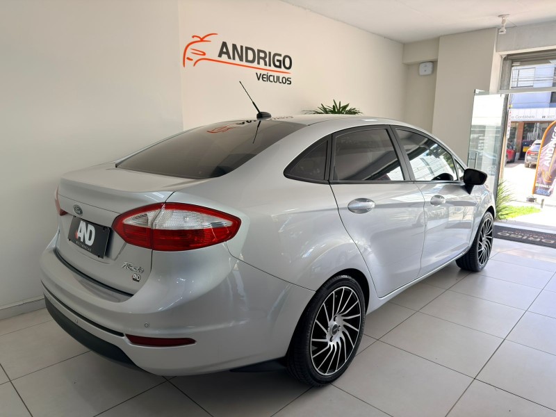 FIESTA 1.6 SE SEDAN 16V FLEX 4P MANUAL - 2015 - CAXIAS DO SUL