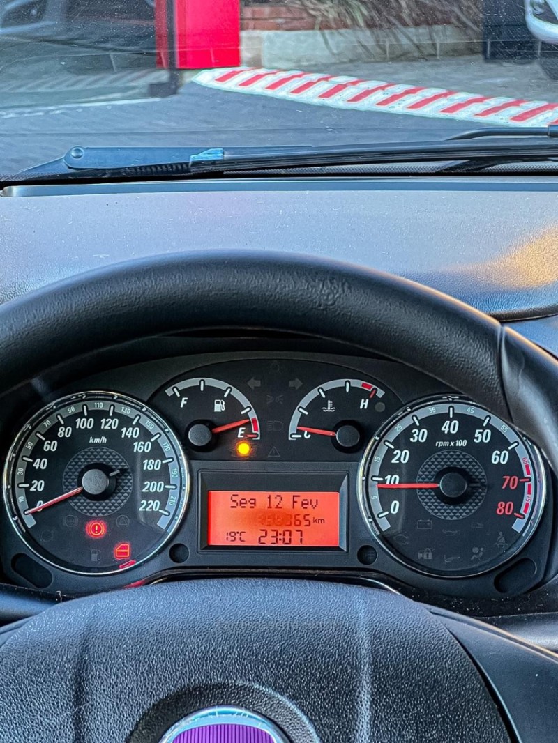 PUNTO 1.8 HLX 8V FLEX 4P MANUAL - 2008 - CANELA