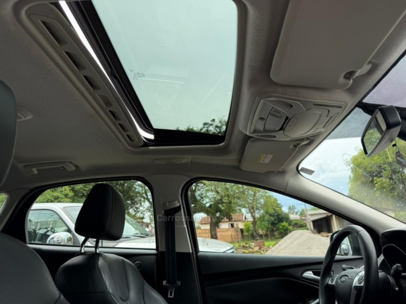 FOCUS 2.0 TITANIUM PLUS 16V FLEX 4P AUTOMÁTICO - 2015 - LAGOA VERMELHA