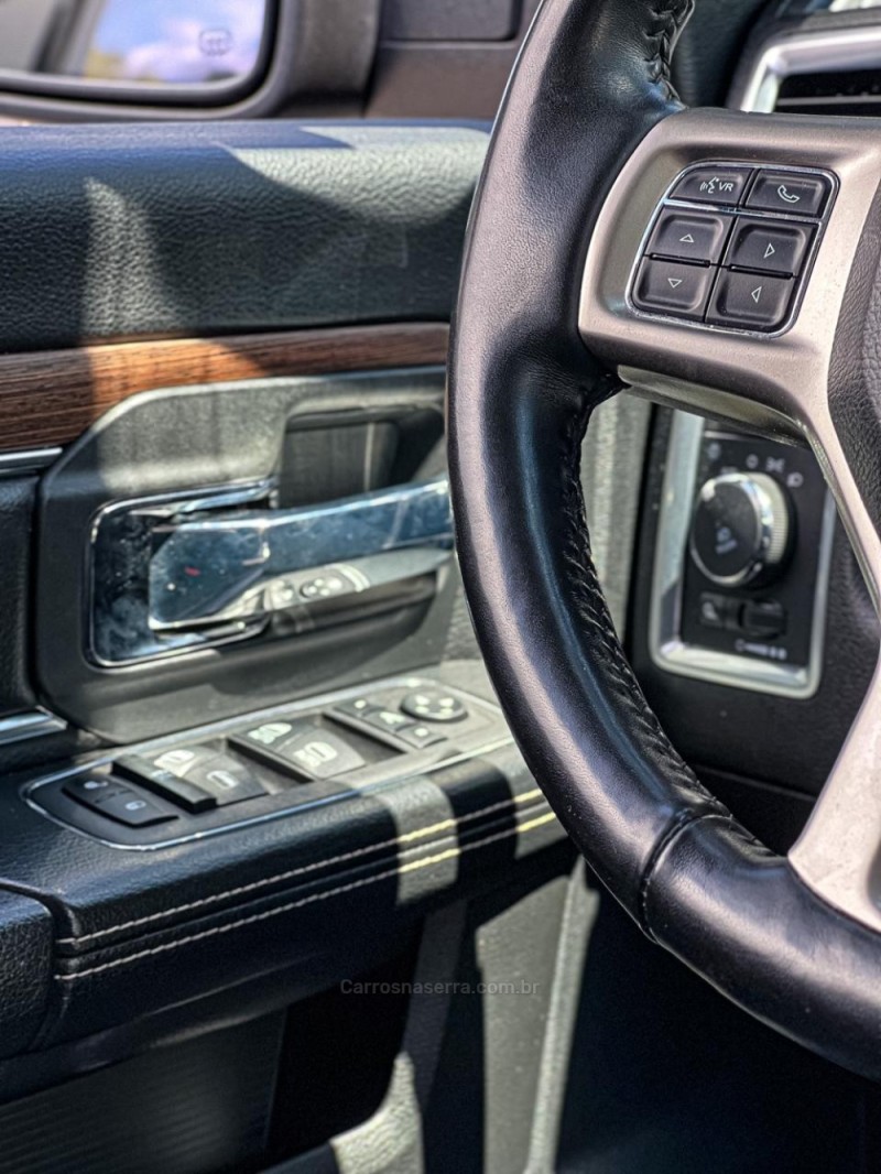 RAM 5.7 1500 HEMI 4X4 CD V8 GASOLINA 4P AUTOMÁTICO - 2023 - CANELA