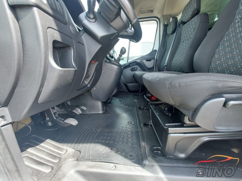 MASTER 2.3 DCI CHASSI CABINE L2H1 16V DIESEL 2P MANUAL - 2015 - FARROUPILHA