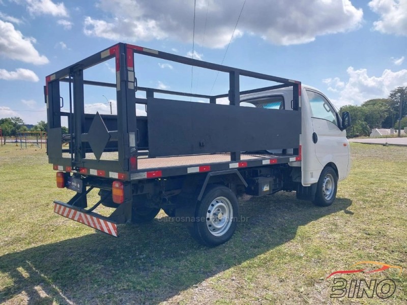 HR 2.5 LONGO BAÚ 4X2 16V 130CV TURBO INTERCOOLER DIESEL 2P MANUAL - 2010 - FARROUPILHA