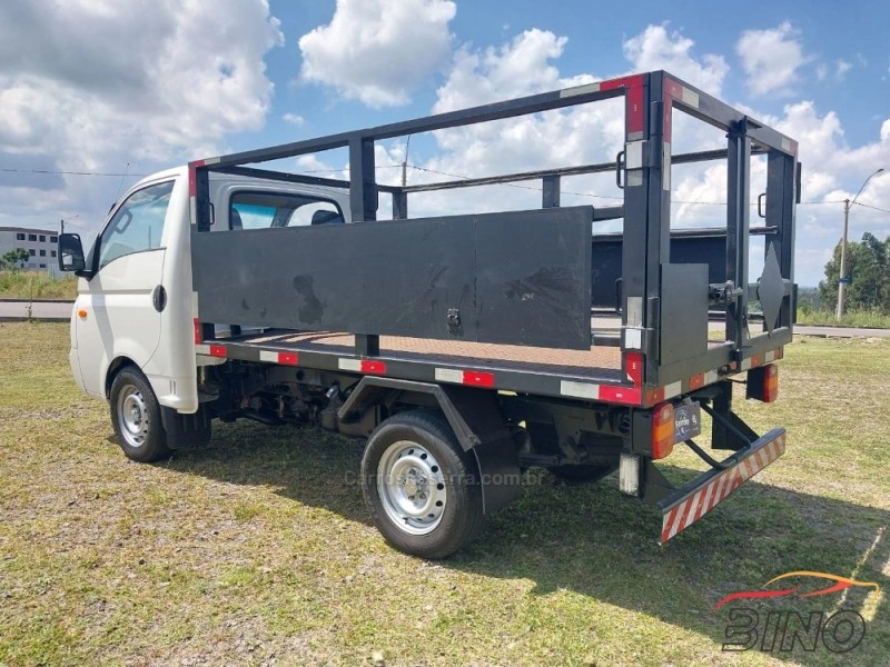 HR 2.5 LONGO BAÚ 4X2 16V 130CV TURBO INTERCOOLER DIESEL 2P MANUAL - 2010 - FARROUPILHA