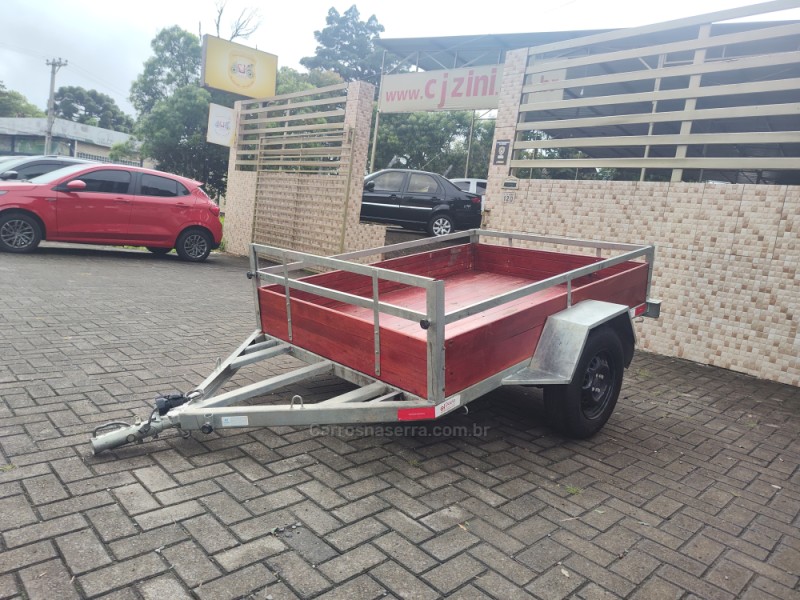 plataforma 1 moto  2025 canela