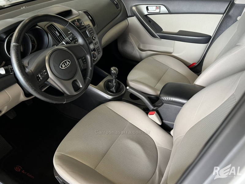 CERATO 1.6 EX2 SEDAN 16V GASOLINA 4P MANUAL - 2010 - SAPIRANGA