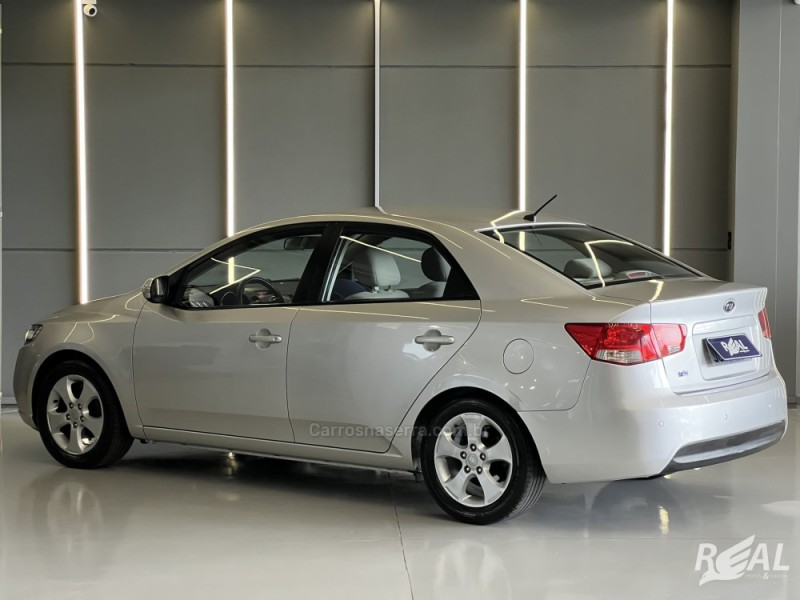 CERATO 1.6 EX2 SEDAN 16V GASOLINA 4P MANUAL - 2010 - SAPIRANGA