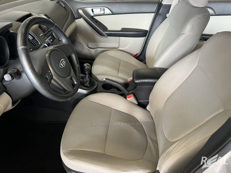 CERATO 1.6 EX2 SEDAN 16V GASOLINA 4P MANUAL - 2010 - SAPIRANGA