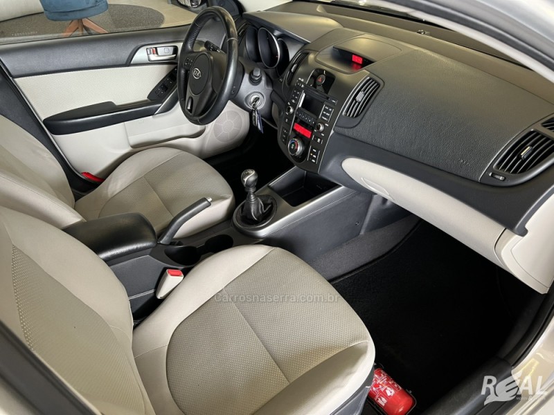 CERATO 1.6 EX2 SEDAN 16V GASOLINA 4P MANUAL - 2010 - SAPIRANGA