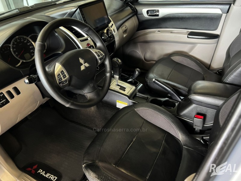 PAJERO DAKAR 3.5 HPE 7 LUGARES 4X4 V6 24V FLEX 4P AUTOMÁTICO - 2013 - SAPIRANGA