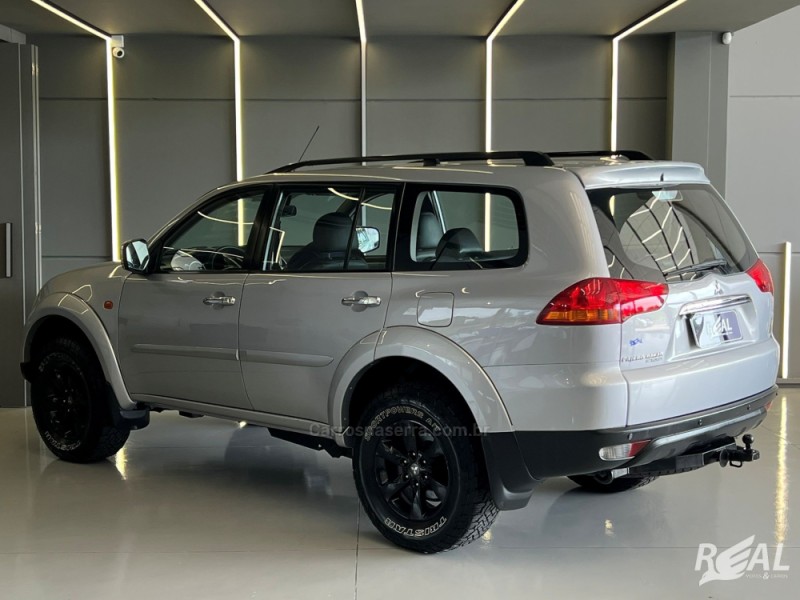 PAJERO DAKAR 3.5 HPE 7 LUGARES 4X4 V6 24V FLEX 4P AUTOMÁTICO - 2013 - SAPIRANGA