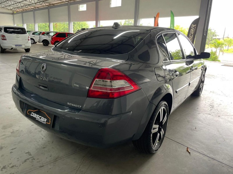 MÉGANE 2.0 DYNAMIQUE SEDAN 16V GASOLINA 4P MANUAL - 2010 - BOM PRINCíPIO