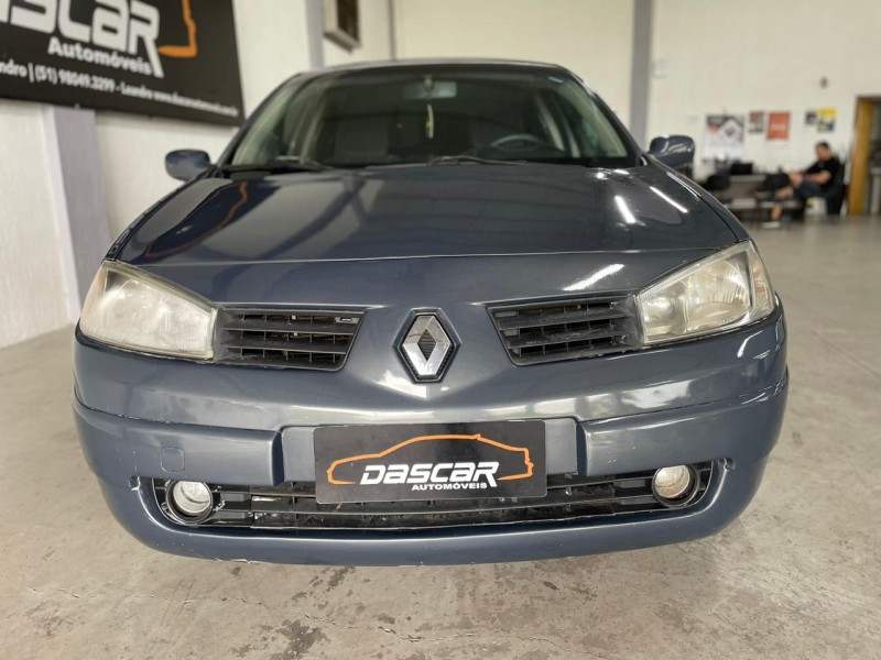 MÉGANE 2.0 DYNAMIQUE SEDAN 16V GASOLINA 4P MANUAL - 2010 - BOM PRINCíPIO